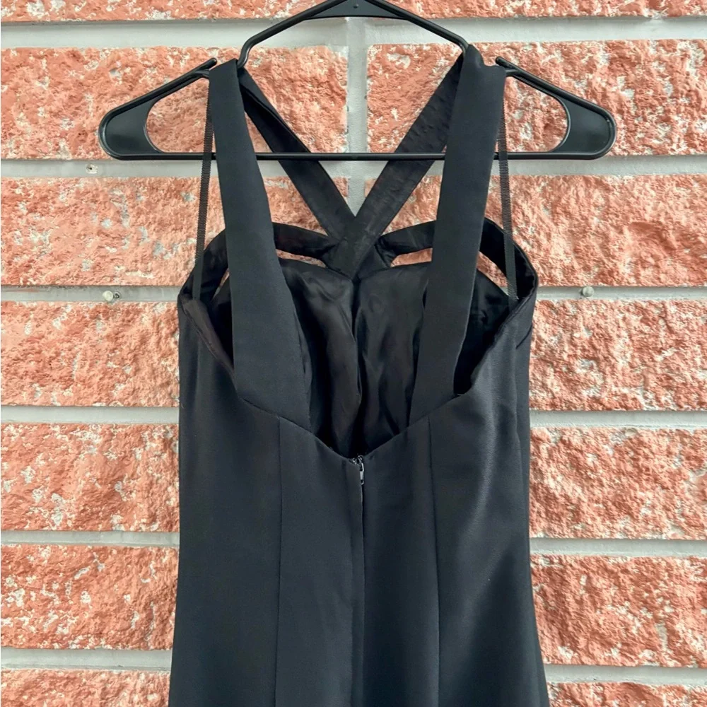 Elegant Black Evening Dress - Picture 3 of 13